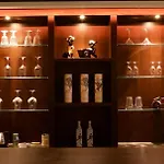 Отель Arrows Уден